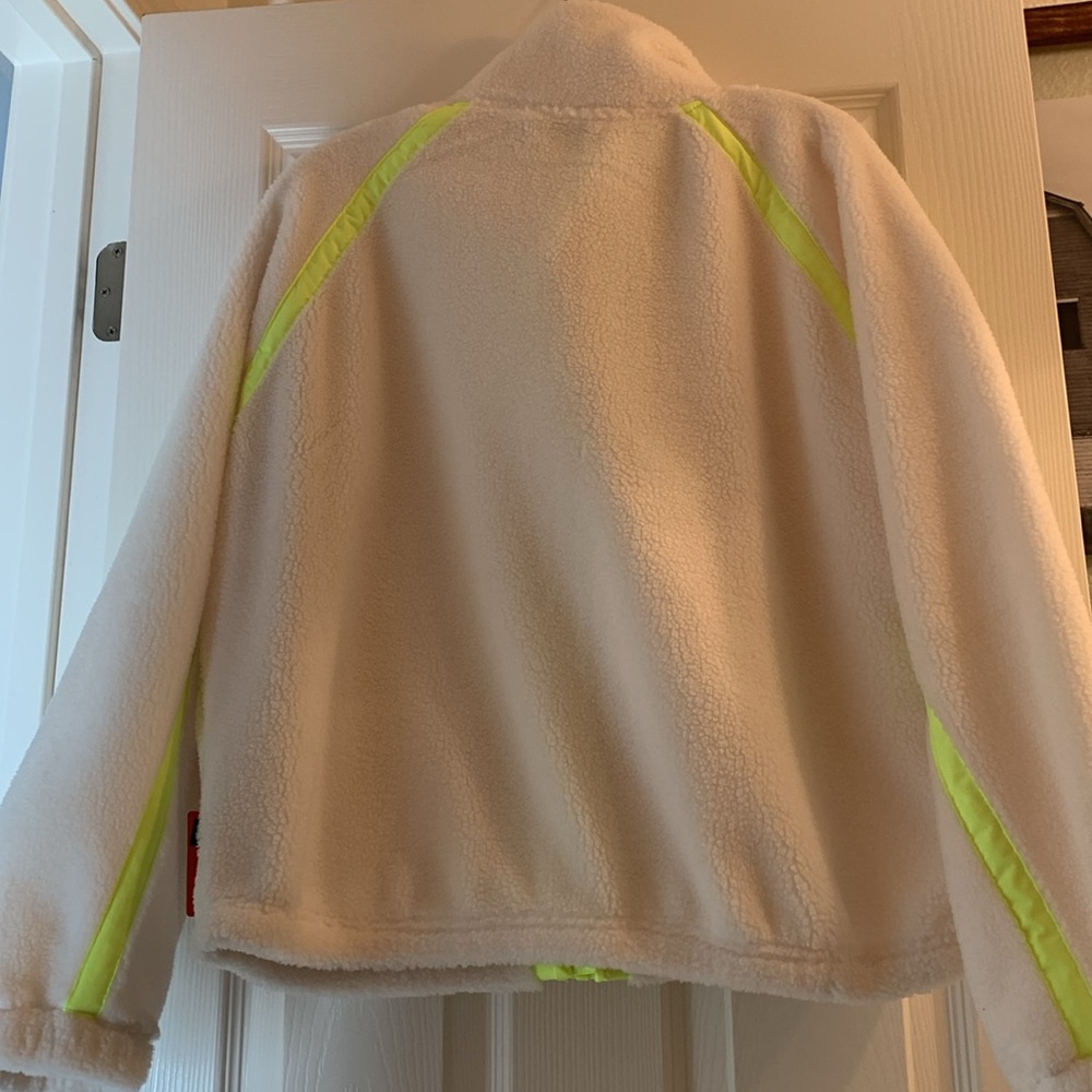 New With Tag…PUMA Sherpa Fleece Jacket With Woven Details - Size Large - Picture 5 of 8